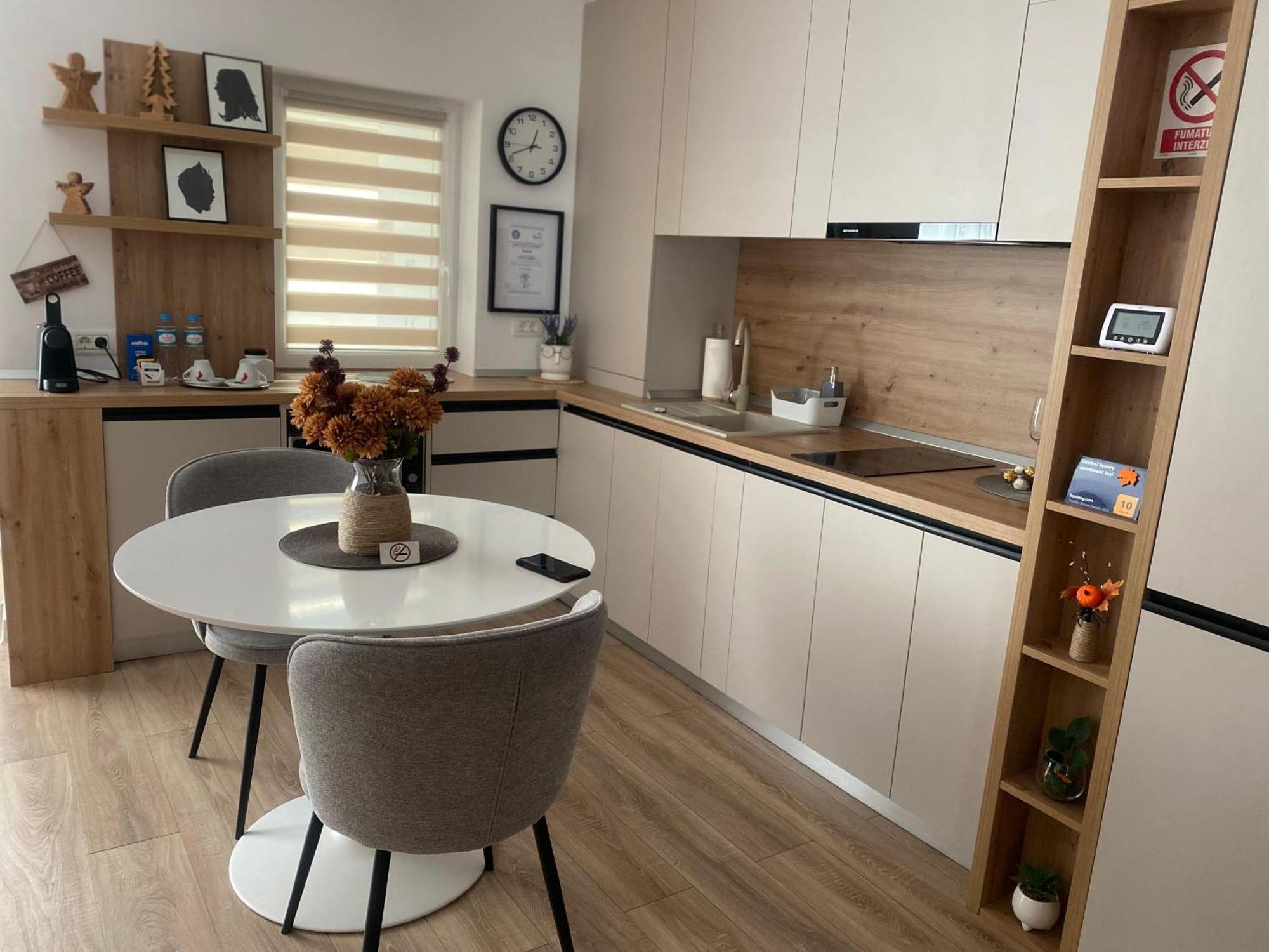Central Luxury Apartment Яш Екстериор снимка